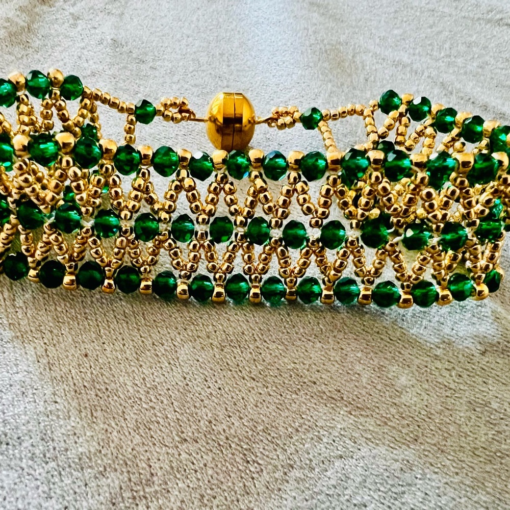 Elegant Gold and Green Handmade Beaded Bracelet